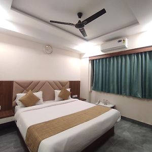 Deluxe Double Room Shower